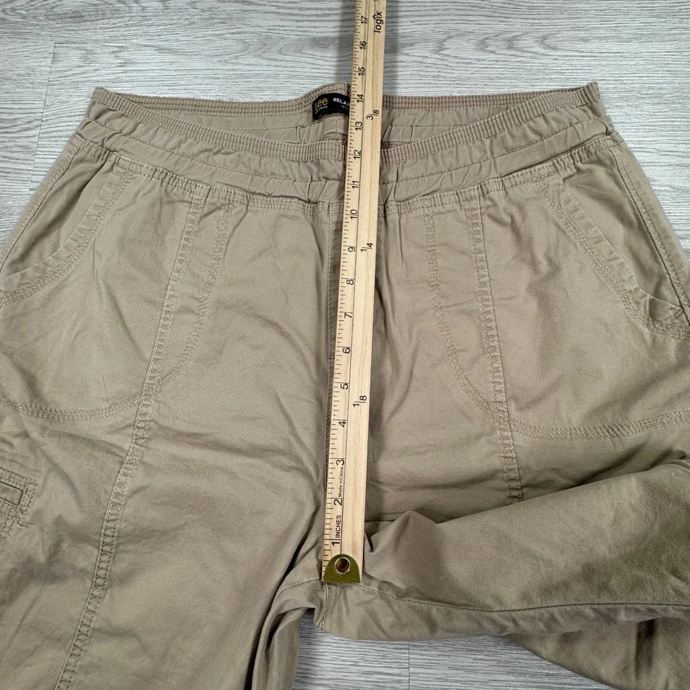 Lee Womens Shorts Relaxed Fit Mid Rise Khaki Tan 16W Cargo Stretch Pockets